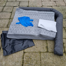 LOT de 8 Kits absorbant pour tous liquides volume 25 l